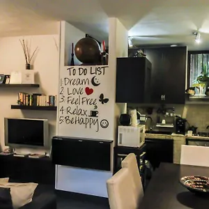 Tatil Evi Globetrotter, Katanya